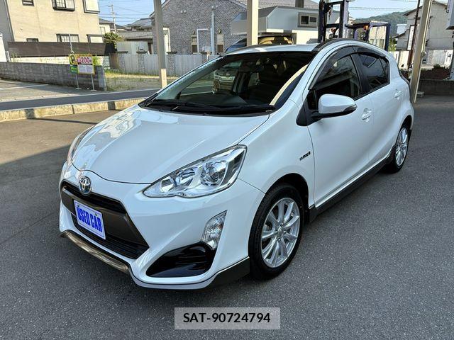 Toyota AQUA 2015-08 8097975-1