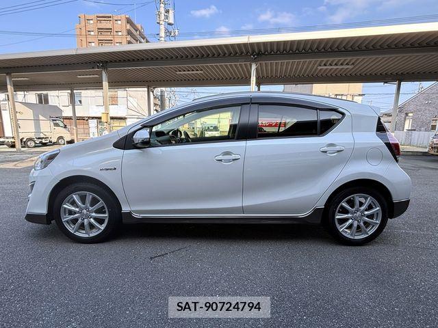 Toyota AQUA 2015-08 8097975-2