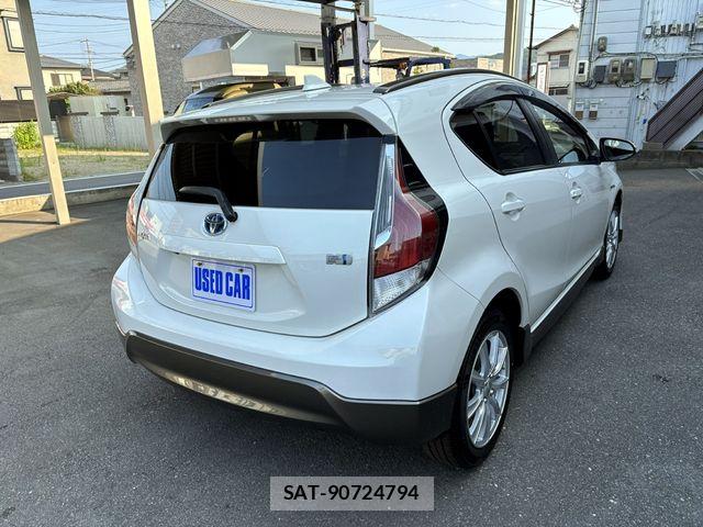Toyota AQUA 2015-08 8097975-6