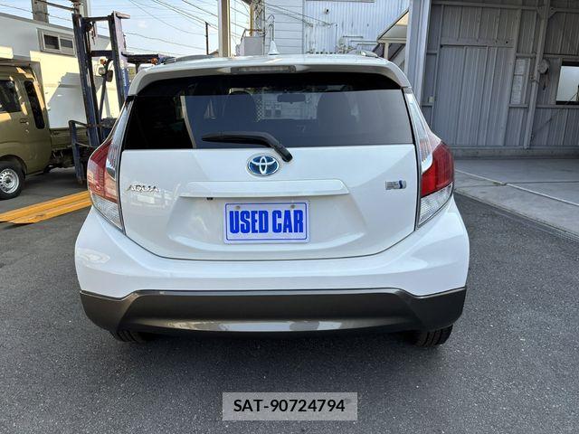 Toyota AQUA 2015-08 8097975-7