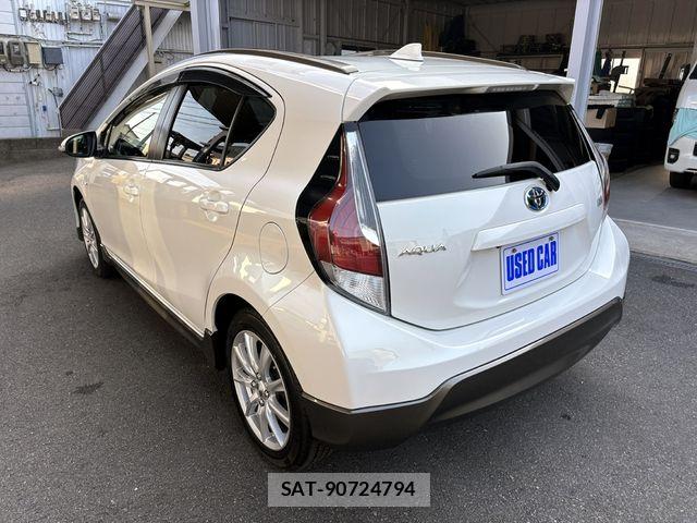 Toyota AQUA 2015-08 8097975-8