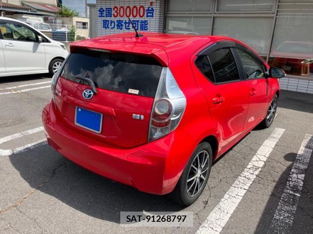 Toyota AQUA 2012-06 8098012-3