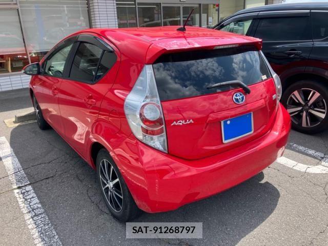 Toyota AQUA 2012-06 8098012-4