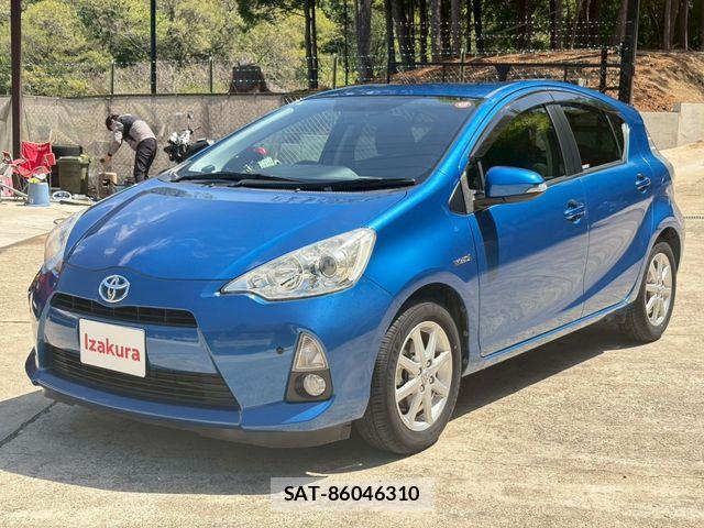 Toyota AQUA 2013-01 8097982-0
