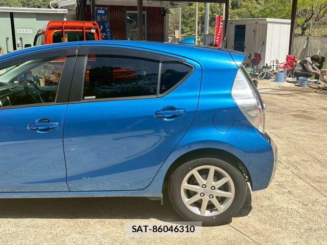 Toyota AQUA 2013-01 8097982-9