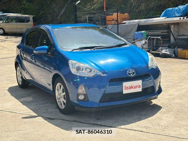 Toyota AQUA 2013-01 8097982-11