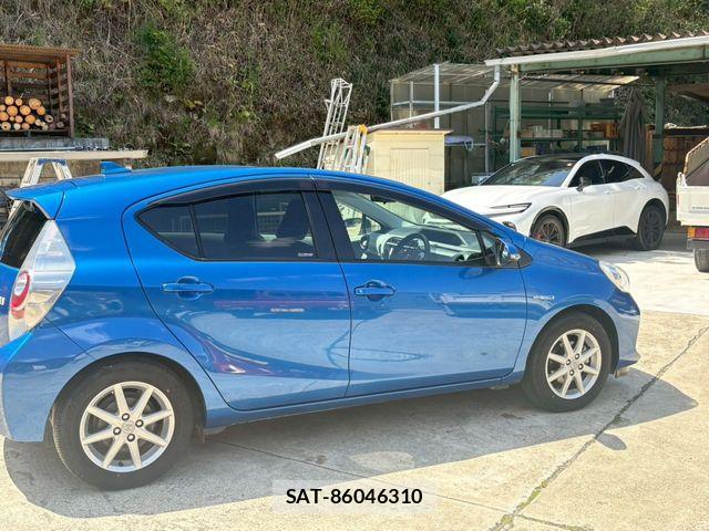 Toyota AQUA 2013-01 8097982-12