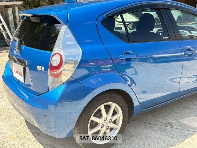 Toyota AQUA 2013-01 8097982-14