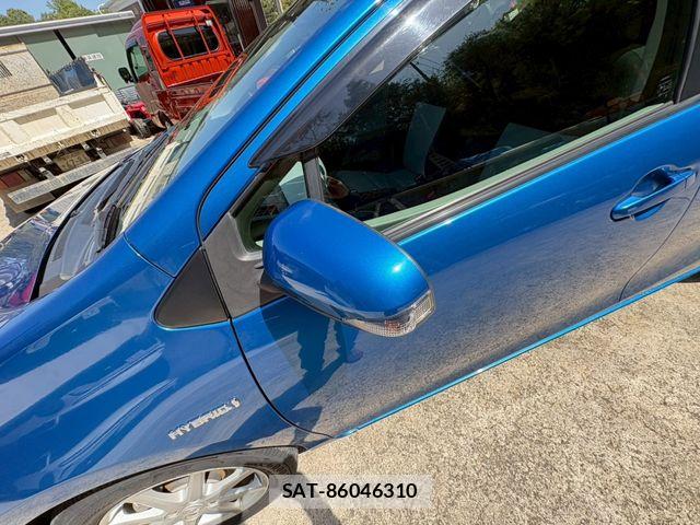 Toyota AQUA 2013-01 8097982-21