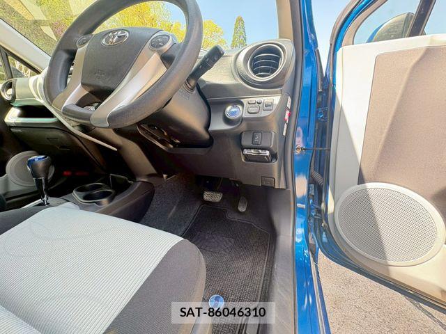 Toyota AQUA 2013-01 8097982-6
