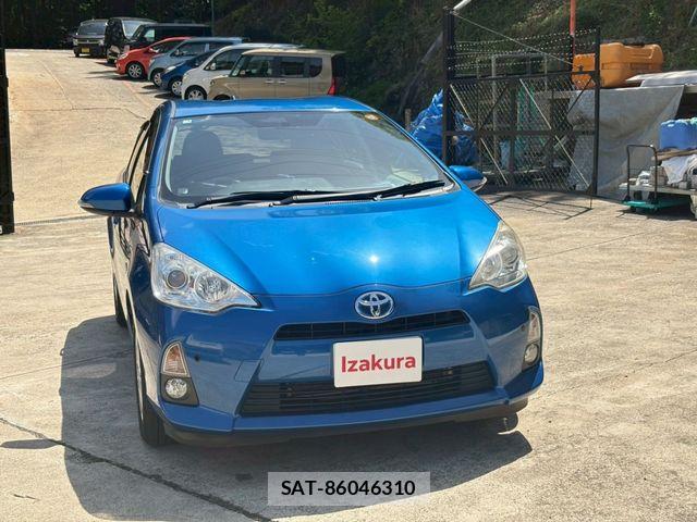 Toyota AQUA 2013-01 8097982-7