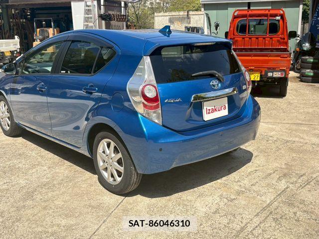Toyota AQUA 2013-01 8097982-8