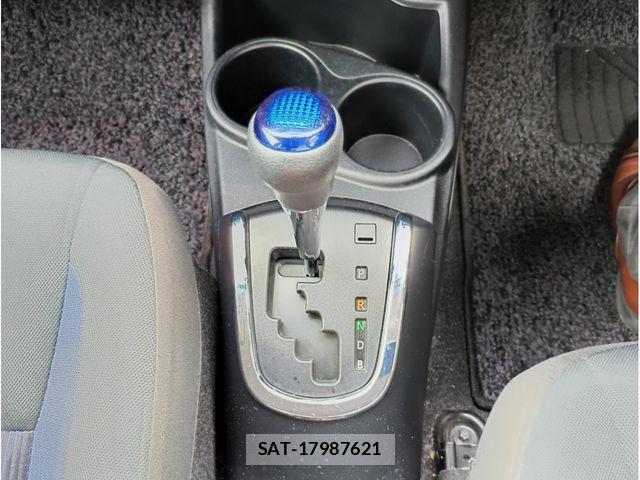 Toyota AQUA 2019-12 8097978-13