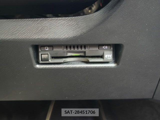 Toyota AQUA 2017-05 8097969-16