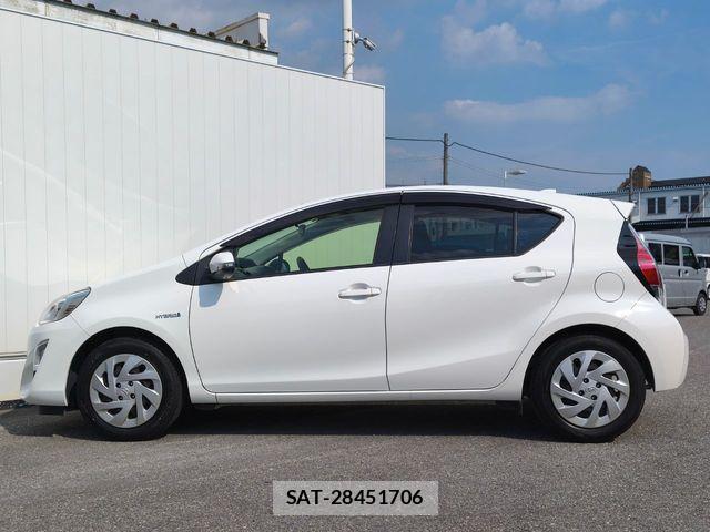 Toyota AQUA 2017-05 8097969-21