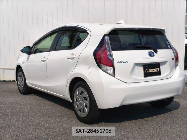Toyota AQUA 2017-05 8097969-2