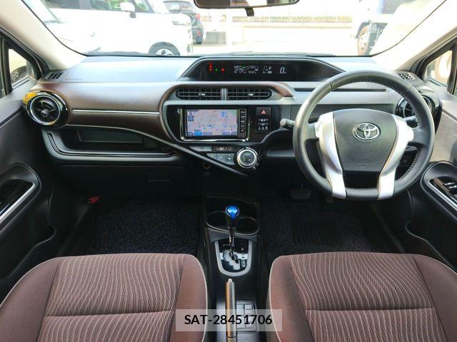 Toyota AQUA 2017-05 8097969-6