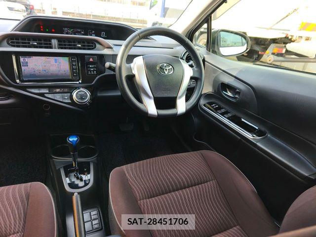 Toyota AQUA 2017-05 8097969-7