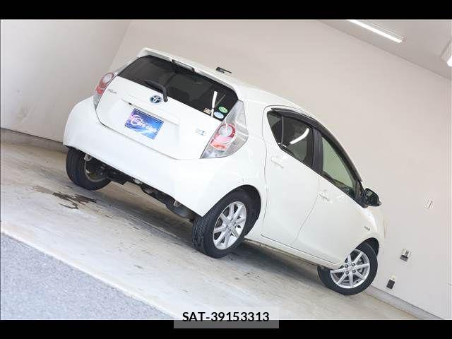 Toyota AQUA 2013-06 8098004-11