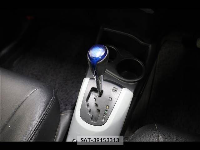 Toyota AQUA 2013-06 8098004-15