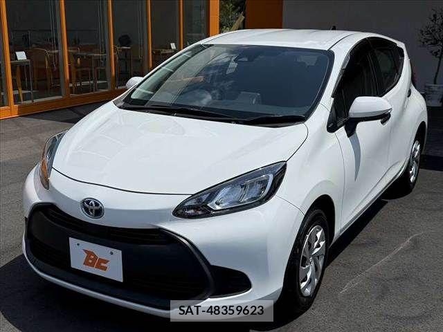 Toyota AQUA 2023-06 8097968-9