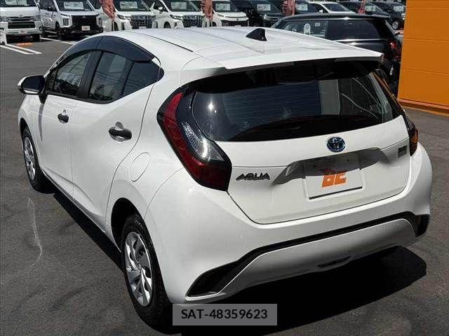 Toyota AQUA 2023-06 8097968-12