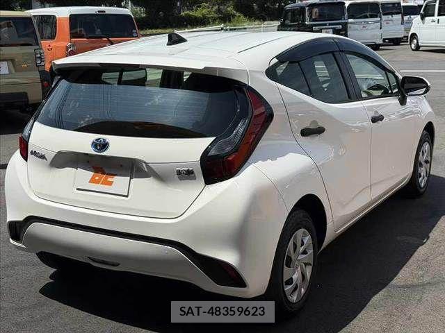 Toyota AQUA 2023-06 8097968-14