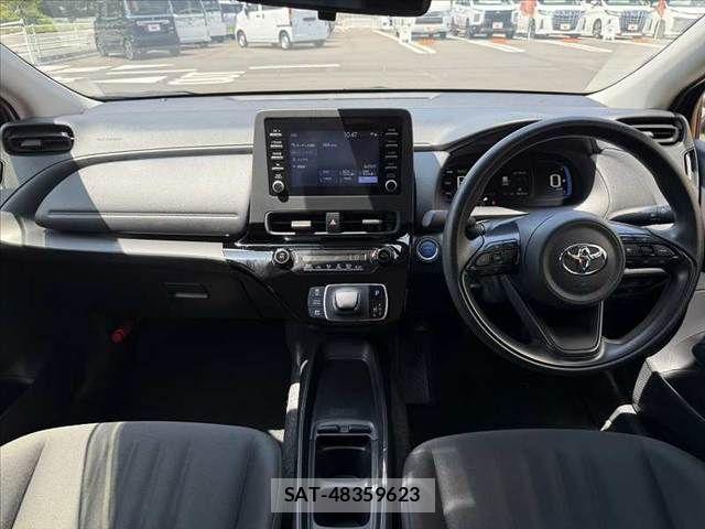 Toyota AQUA 2023-06 8097968-1