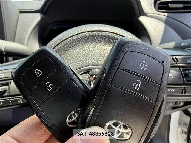Toyota AQUA 2023-06 8097968-21