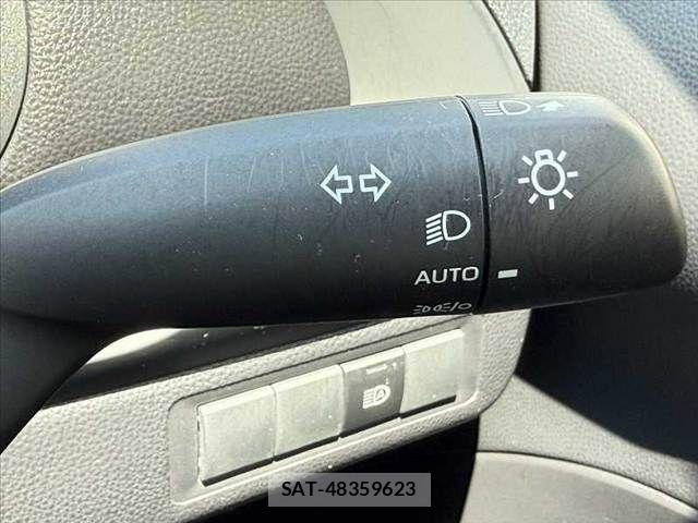 Toyota AQUA 2023-06 8097968-23