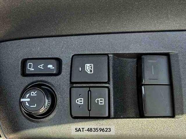 Toyota AQUA 2023-06 8097968-27