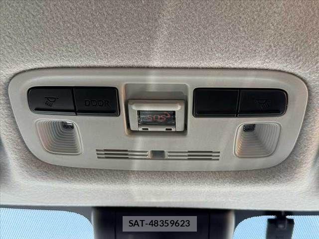 Toyota AQUA 2023-06 8097968-29