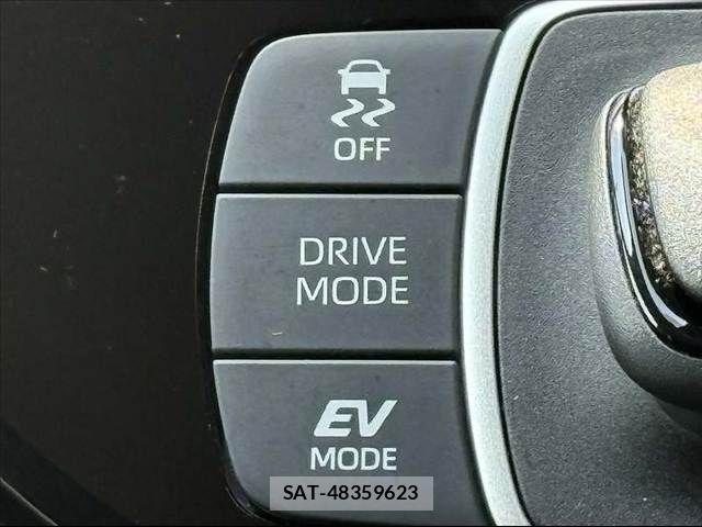 Toyota AQUA 2023-06 8097968-5