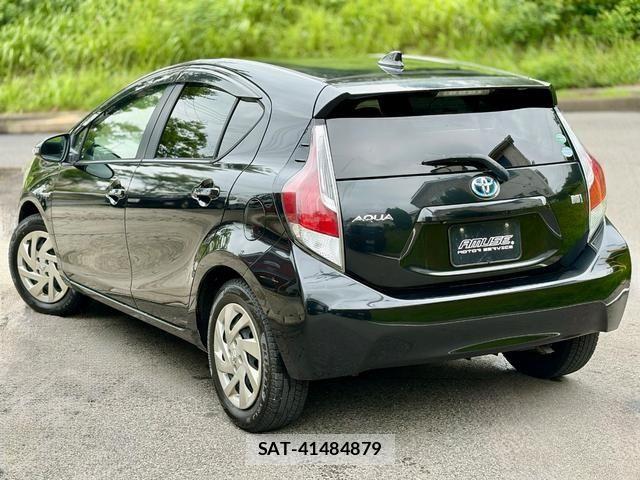 Toyota AQUA 2015-07 8097984-1