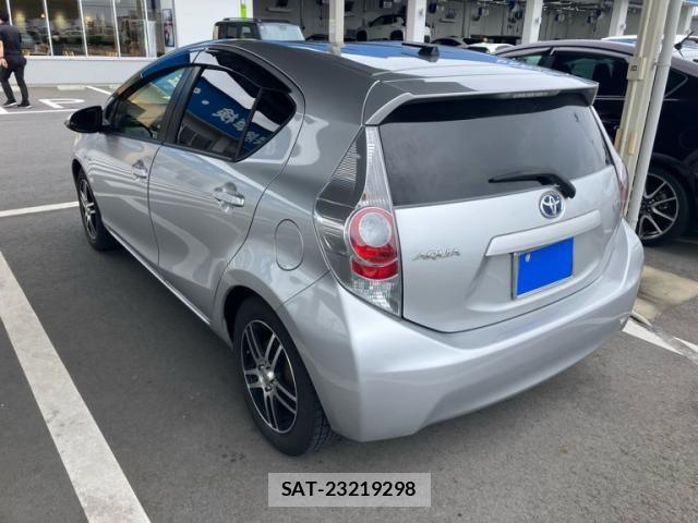 Toyota AQUA 2013-09 8098015-0