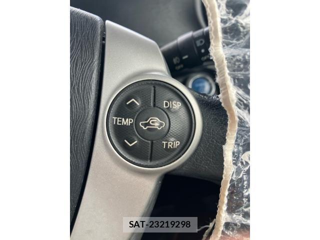 Toyota AQUA 2013-09 8098015-17