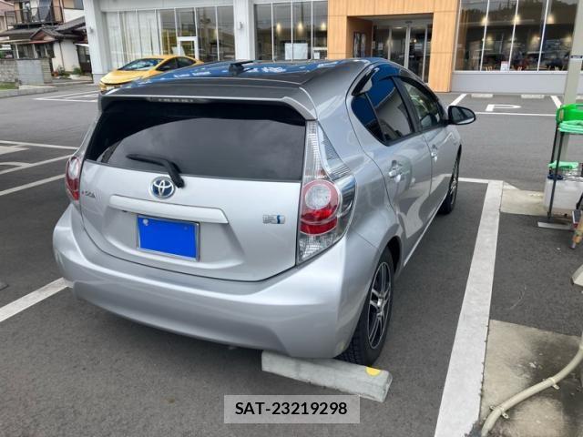 Toyota AQUA 2013-09 8098015-2