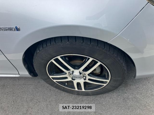 Toyota AQUA 2013-09 8098015-3