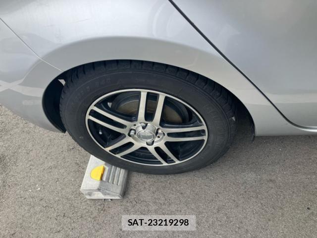 Toyota AQUA 2013-09 8098015-4