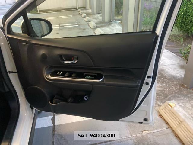 Toyota AQUA 2017-08 8097966-11
