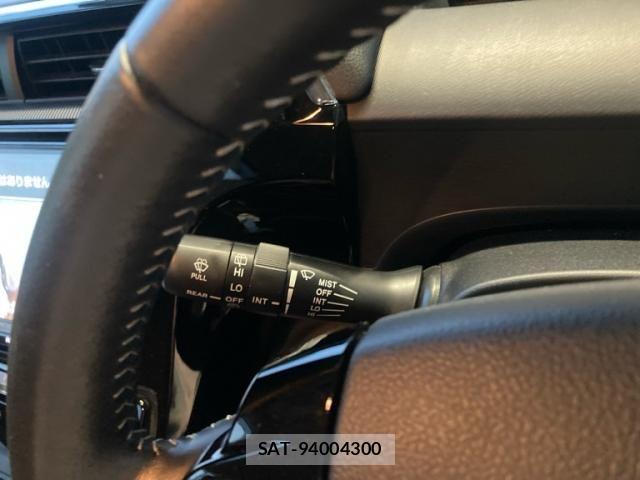 Toyota AQUA 2017-08 8097966-16