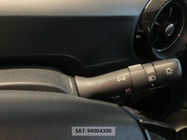 Toyota AQUA 2017-08 8097966-17