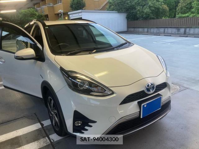 Toyota AQUA 2017-08 8097966-1