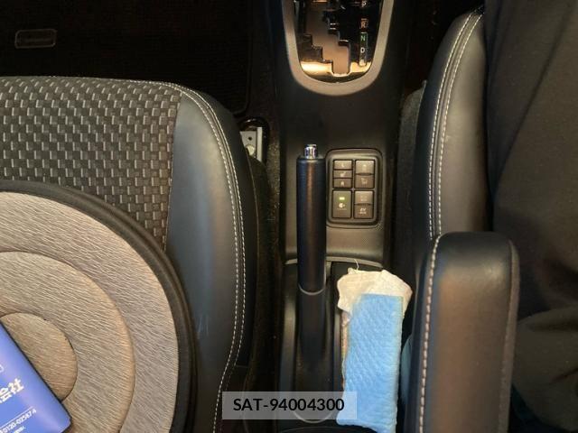 Toyota AQUA 2017-08 8097966-19