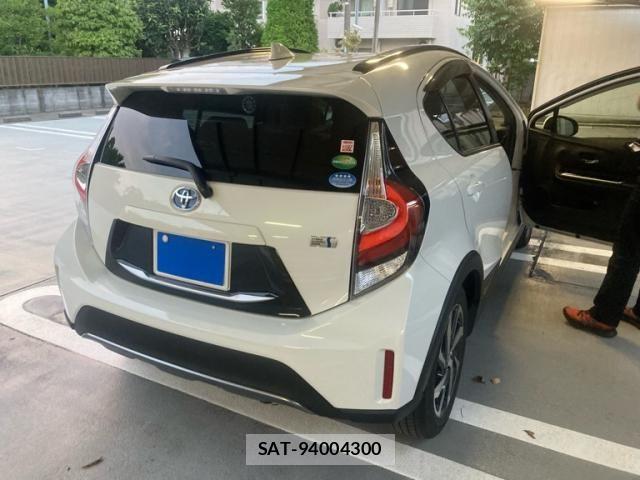 Toyota AQUA 2017-08 8097966-2