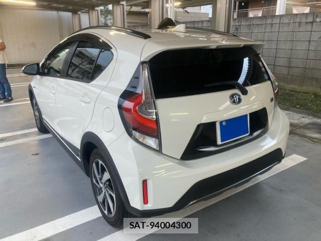 Toyota AQUA 2017-08 8097966-3