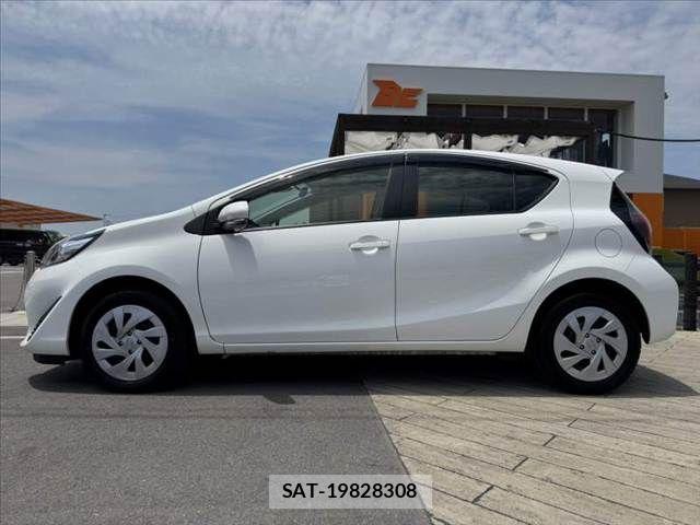 Toyota AQUA 2021-03 8097973-10