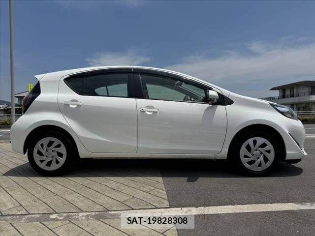 Toyota AQUA 2021-03 8097973-11