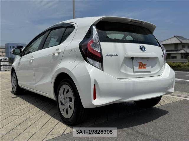 Toyota AQUA 2021-03 8097973-12