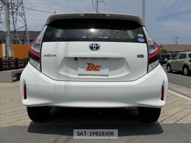 Toyota AQUA 2021-03 8097973-13